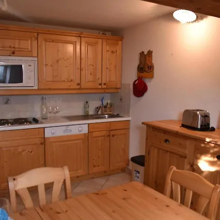 Duplex 3 Pieces 6 Pers Sous Les Toits Avec Balcon Et Garage - - Fr-1-266-163 * Montgenevre